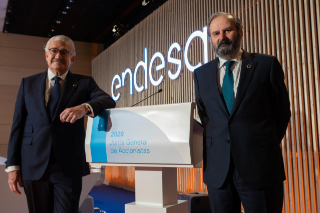 El consejero delegado de Endesa, José Bogas, y su presidente, Juan Sánchez Calero, en la junta de 2020