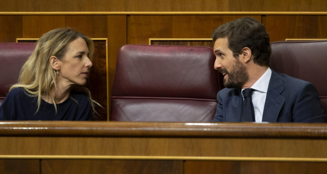 El presidente del Partido Popular, Pablo Casado, y la portavoz del Grupo Popular en el Congreso, Cayetana Álvarez de Toledo, durante una sesión plenaria en la Cámara Baja. En Madrid (España), a 17 de junio de 2020.