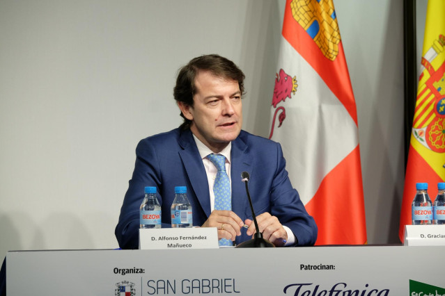 El presidente de la Junta de Castilla y León, Alfonso Fernández Mañueco, en el VIII Curso Prensa y Poder.