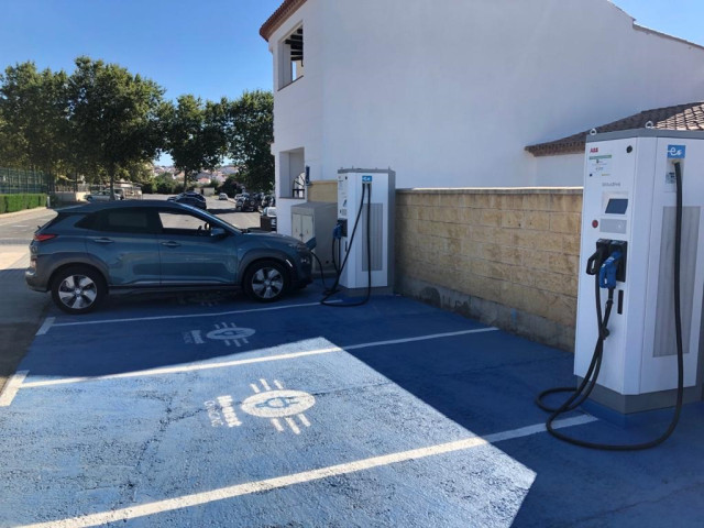 Imagen de un cargador de vehículos eléctricos.