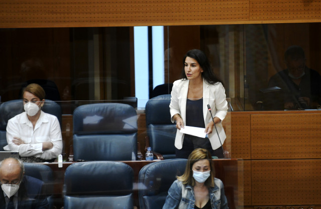 La portavoz de VOX en la Asamblea de Madrid, Rocío Monasterio, realiza una pregunta durante una sesión de control al Gobierno en Madrid (España), a 9 de julio de 2020. Entre otras cuestiones, el pleno debate una iniciativa de Vox para que Ayuso y sus cons