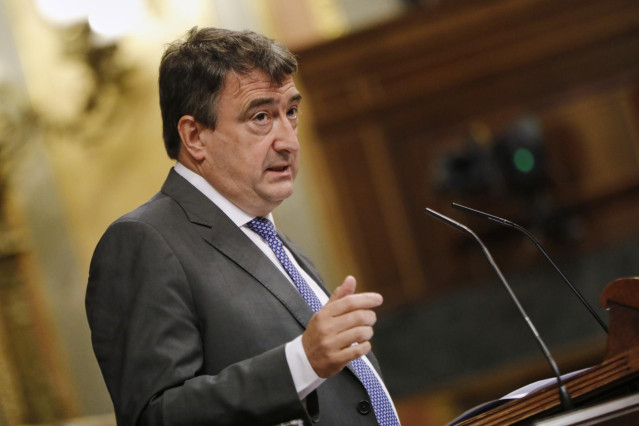 El portavoz del PNV en el Congreso de los Diputados, Aitor Esteban, en una comparecencia en el Congreso