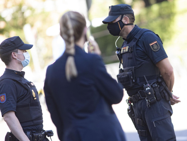 Agentes de la Policía Nacional de servicio en Madrid