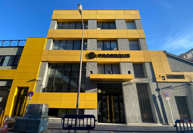 Fachada exterior de una de las sedes de la empresa de seguridad Prosegur, en la Calle Pajaritos, nº 24, Madrid (España).