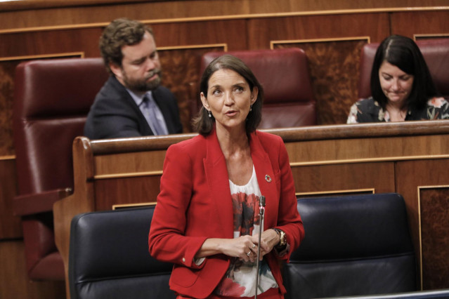 La ministra de Industria, Turismo y Comercio, Reyes Maroto, interviene durante la penúltima sesión plenaria en el Congreso de los Diputados antes del paréntesis estival, en Madrid (España), a 22 de julio de 2020.