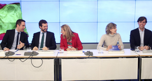 El presidente del PP, Pablo Casado, con cargos de su Ejecutiva.  En Madrid (España) a 12 de noviembre de 2019.