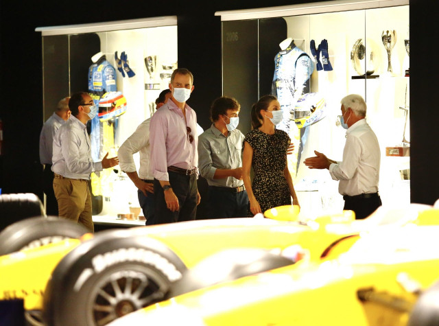 Los Reyes de España visitan el Museo y Circuito Fernando Alonso, guiados por el piloto asturiano y bicampeón mundial de Fórmula 1 y su padre