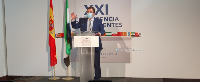 El presidente de la Junta de Extremadura, Guillermo Fernández Vara, en la rueda de prensa tras la Conferencia de Presidentes