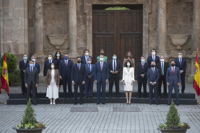 Foto de familia de la Conferencia de Presidentes celebrada este viernes en San Millán de la Cogolla (La Rioja).