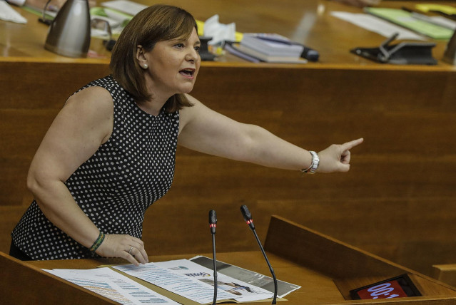 La presidenta del PP valenciano, Isabel Bonig, interviene durante una sesión de control al Consell de la Generalitat Valenciana en las Corts, en Valencia, Comunidad Valenciana (España), a 18 de junio de 2020