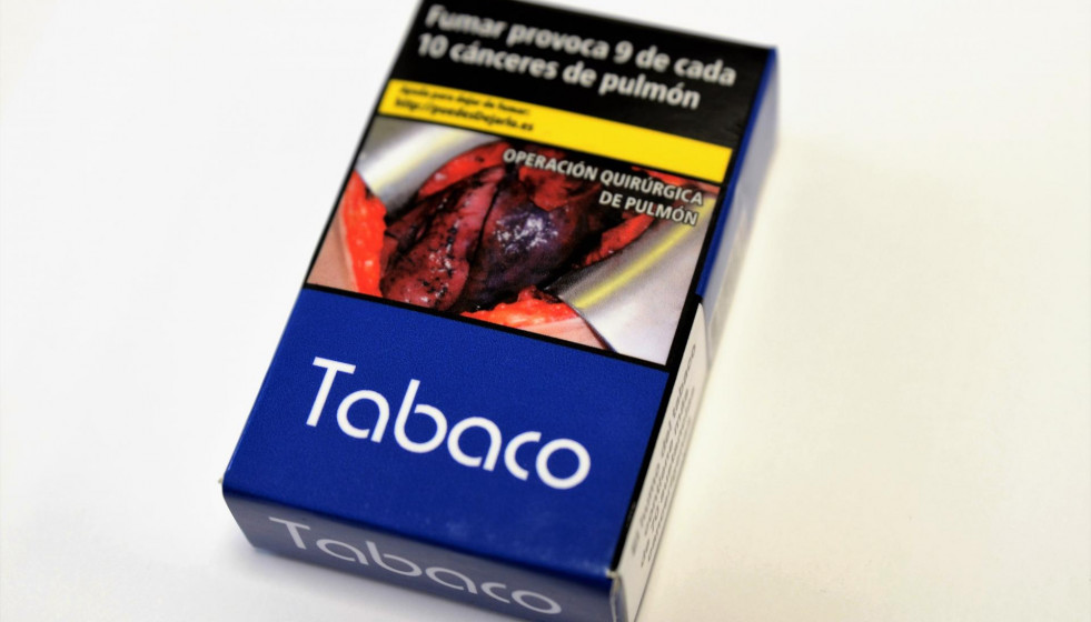 Nueva cajetilla de tabaco, paquete de tabaco, paquetes de tabaco, cigarro, cigarros