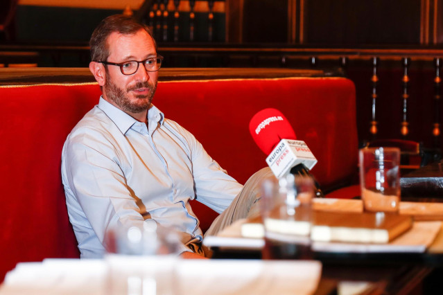 El portavoz del Grupo Popular en el Senado, Javier Maroto, posa tras una entrevista para Europa Press en la Cámara Alta, en Madrid (España), a 31 de julio de 2020.