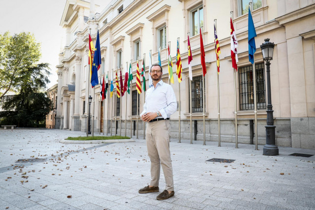 El portavoz del Grupo Popular en el Senado, Javier Maroto, posa tras una entrevista para Europa Press en la Cámara Alta, en Madrid (España), a 31 de julio de 2020.