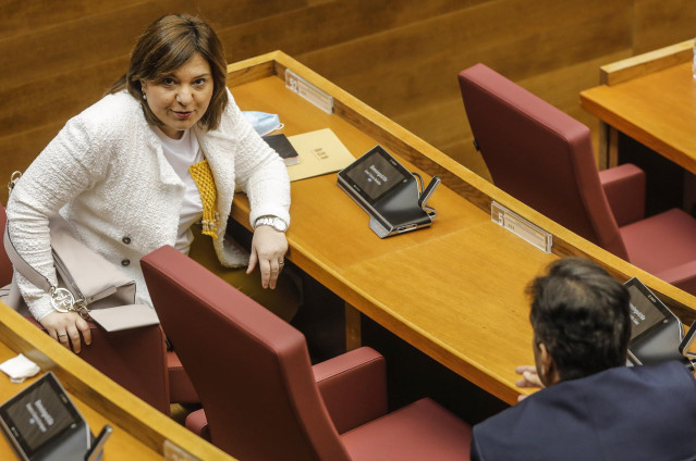 La presidenta del PPCV, Isabel Bonig, durante una sesión ordinaria en las Corts Valencianes para tratar, entre otras cuestiones, de la creación de una comisión especial de estudio sobre discapacidad y diversidad funcional. En Valencia, Comunidad Valencian