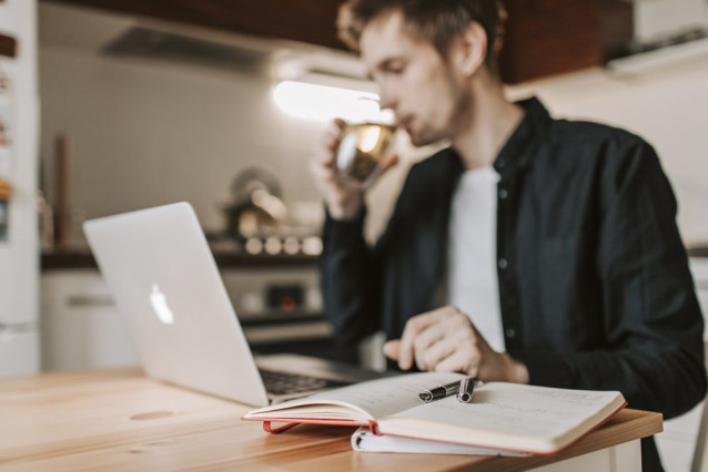 Aldro da las claves para teletrabajar ahorrando energía