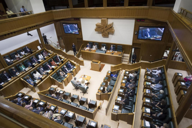Imagen del Parlamento Vasco en su pelno de Constitución