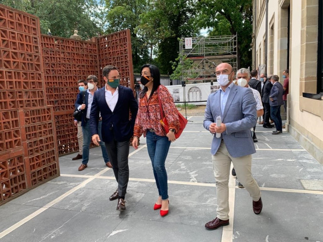 Amaia Martínez, junto a Santiago Abascal