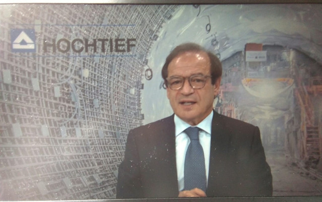 El consejero delegado de ACS y presidente ejecutivo de Hochtief, Marcelino Fernández Verdes, interviene por videoconferencia en la junta de accionistas de la compañía alemana celebrada de forma telemática