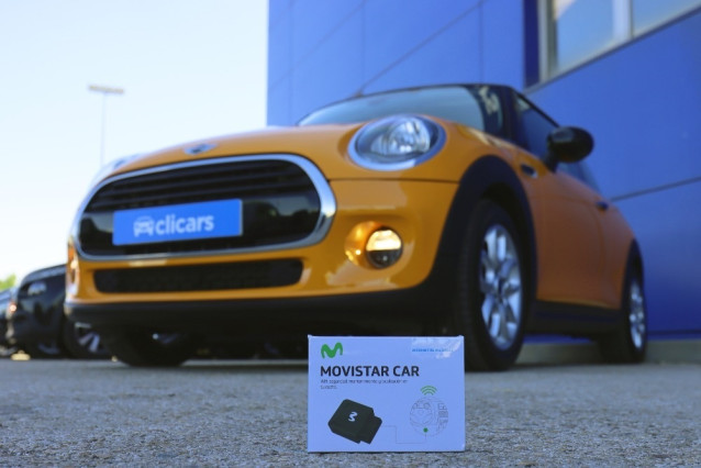 Imagen de un vehículo de Clicars con Movistar Car.