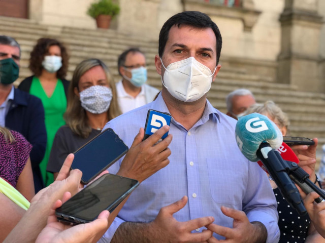 Gonzalo Caballero, secretario xeral del PSdeG, en declaraciones a los medios este martes antes del inicio de la legislatura