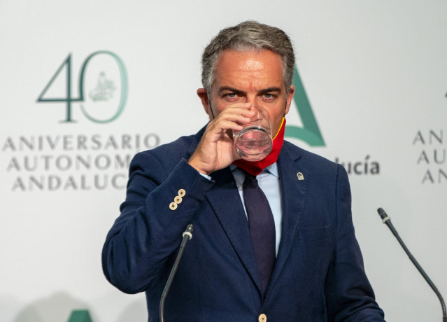 El consejero de la Presidencia, Administración Pública e Interior y portavoz del Gobierno, Elías Bendodo, comparecen en la rueda de prensa posterior a la reunión del Consejo de Gobierno. Sevilla a 4 de agosto del 2020