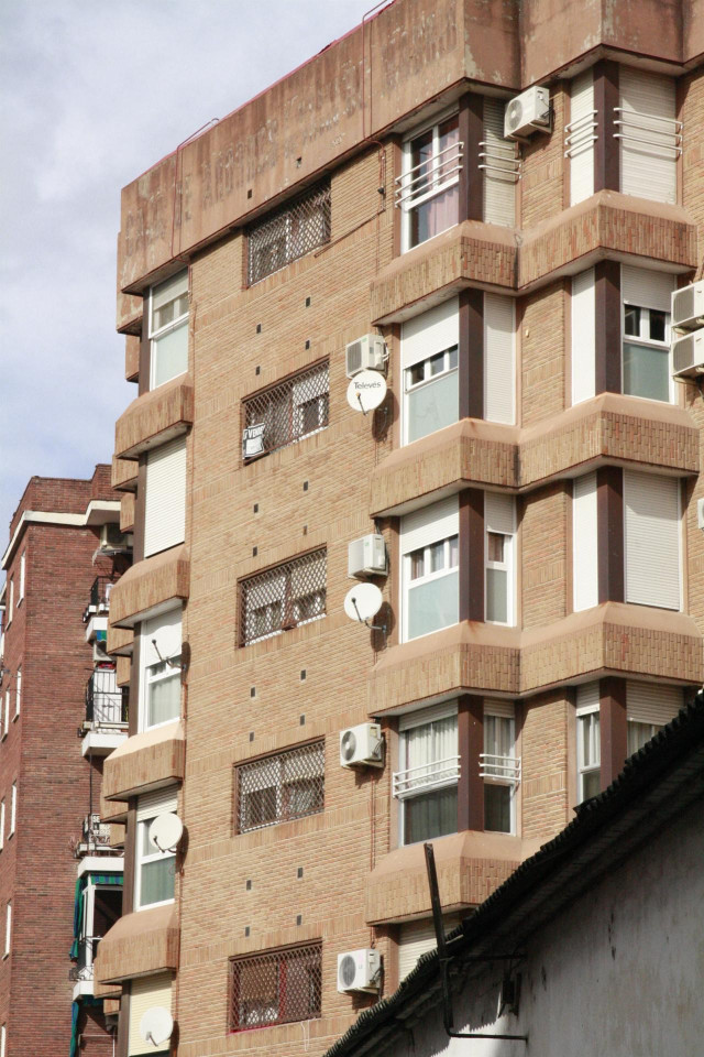 Edificio, bloque, aires acondicionados