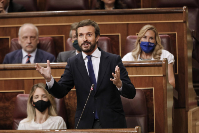 El líder del PP, Pablo Casado, interviene durante la penúltima sesión plenaria en el Congreso de los Diputados antes del paréntesis estival