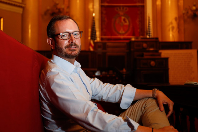 El portavoz del Grupo Popular en el Senado, Javier Maroto, posa tras una entrevista para Europa Press en la Cámara Alta, en Madrid (España), a 31 de julio de 2020.