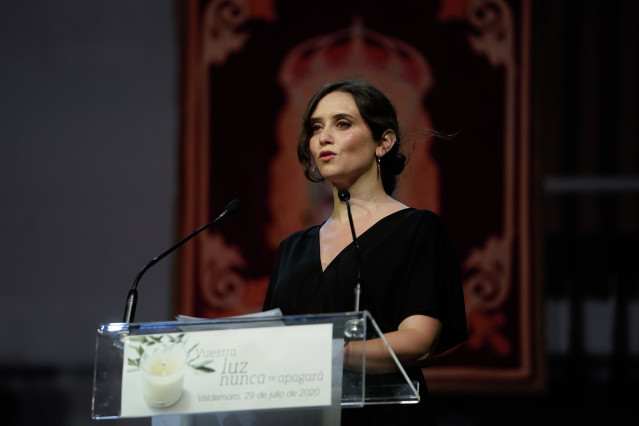 La presidenta madrileña, Isabel Díaz Ayuso, ha participado en el acto de homenaje a los fallecidos por coronavirus celebrado en Valdemoro