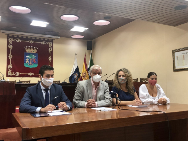 El presidente del Cabildo, Alpidio Armas, y el director general de Infraestructura Turística del Gobierno de Canarias, Fernando Miñarro