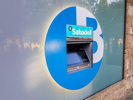 El nuevo cajero en la oficina de plaza de l’Om, en Sant Cugat del Vallès