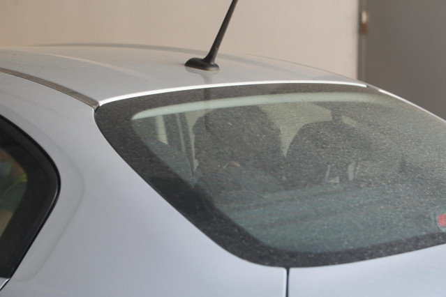 El presidente de la Autoritat Portuària de Baleares (APB), Joan Gual de Torrella, llega en coche, trasladado desde la Comandancia de la Guardia Civil, a la sede de la APB, tras ser detenido.