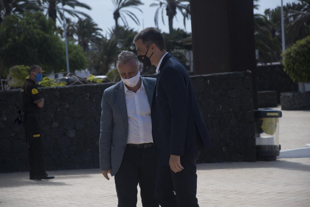 El presidente de Canarias, Ángel Víctor Torres, recibe al presidente del Gobierno, Pedro Sánchez