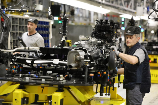 Trabajadores de la factoría de Grupo PSA en Zaragoza.