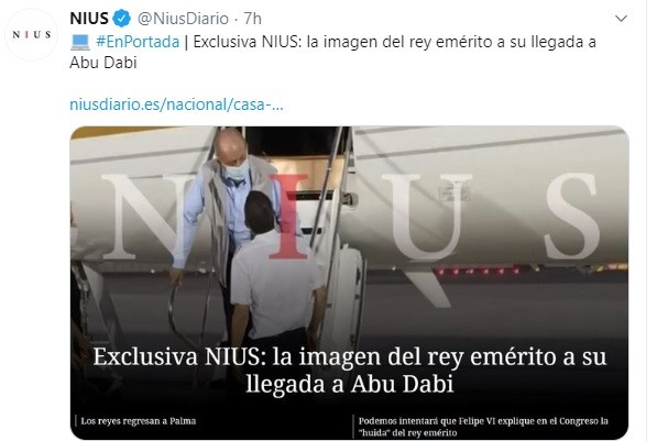 El Rey Juan Carlos en el aeropuerto de Abu Dabi