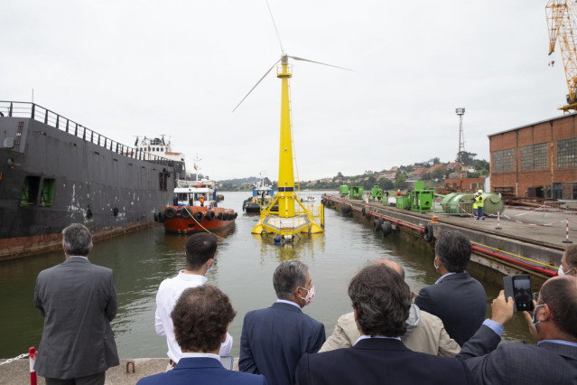 Botadura de la plataforma en las instalaciones de Astander