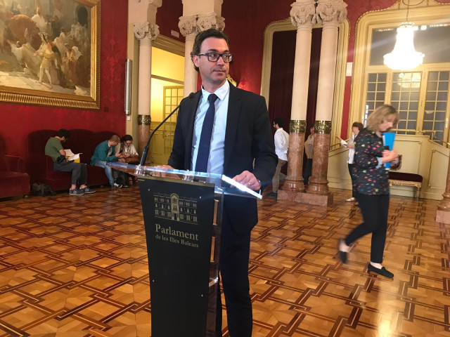 El portavoz del PP en el Parlament, Toni Costa, en declaraciones a los medios