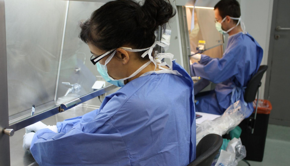 Investigadors En Investigació Biomèdica De l'Institut D'Investigació De la Sida (Irsicaixa).