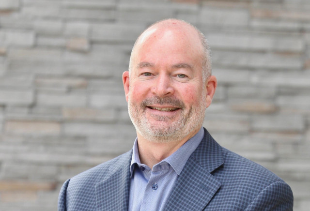 John Stapleton, nuevo director financiero interino de General Motors tras la salida de Suryadevara.