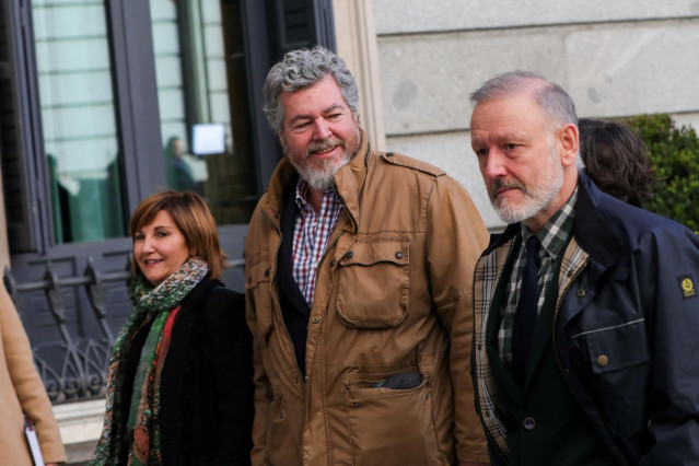 El diputado de Unidas Podemos, Juantxo López de Uralde (centro)