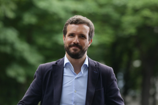 El presidente del Partido Popular, Pablo Casado, durante la clausura del acto de cierre de campaña de la coalición PP+Cs, en el quiosco de la Florida, en Vitoria / Álava / País Vasco (España), a 10 de julio de 2020.