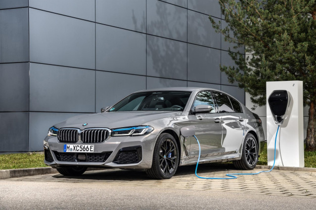 Imagen del nuevo BMW 545e xDrive Berlina.