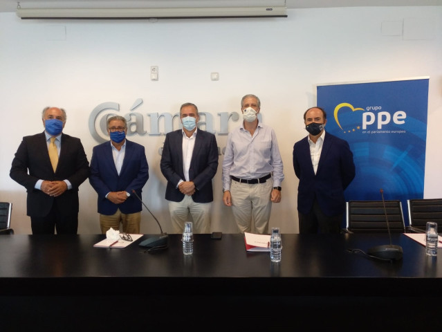 Reunión mantenida por distintos dirigentes del PP en la Cámara de Comercio del Campo del Gibraltar