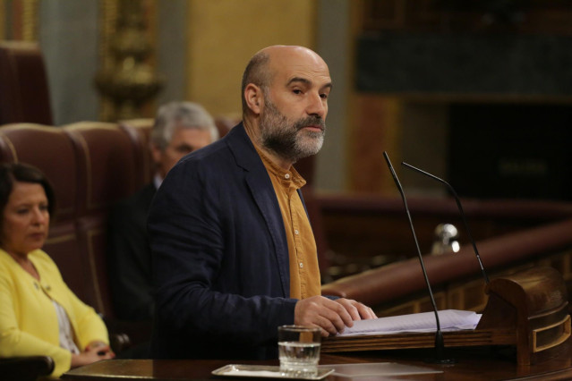 El diputado del BNG en el Congreso Néstor Rego, durante su intervención en la primera sesión de control al Gobierno en el Congreso de los Diputados tras el estado de alarma.
