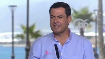 El presidente del PP-A y de la Junta de Andalucía, Juanma Moreno, en un acto del PP en Balanegra (Almería).
