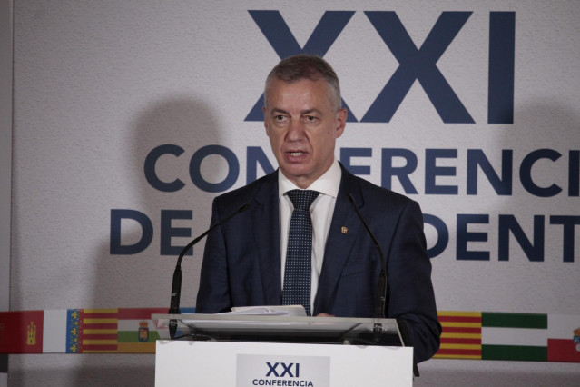 El lehendakari Iñigo Urkullu, comparece ante los medios de comunicación en la Sala San Millán del monasterio de Yuso tras la XXI Conferencia de Presidentes en San Millán de la Cogolla, La Rioja