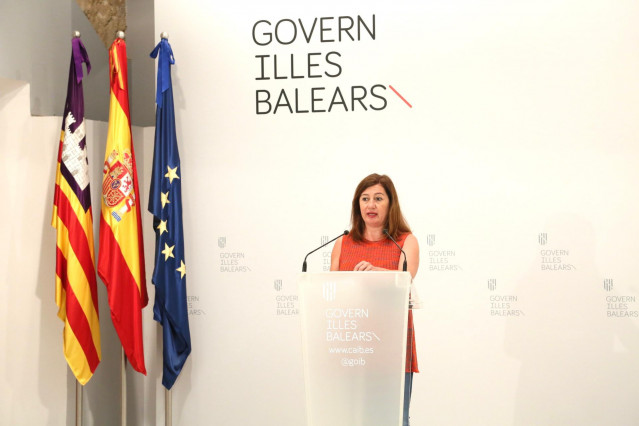 La presidenta del Govern, Francina Armengol, en comparecencia en Consolat de Mar.