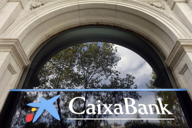 La gran banca redujo su plantilla en casi mil empleados y cerró 125 oficinas en España en el primer trimestre
