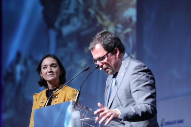 El secretario general de Industria y de la Pequeña y Mediana Empresa, Raül Blanco Díaz,  junto a la ministra de Industria, Comercio y Turismo, Reyes Maroto,