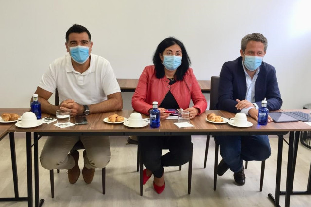 Olano, Candia y Castiñeira en rueda de prensa.
